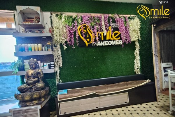 Smile Family Salon & Academy